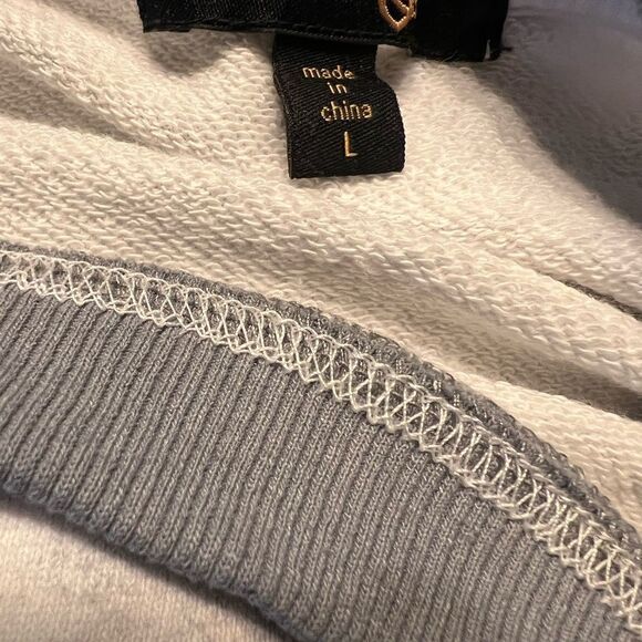 Solar Mist Sweatshirt in Sky
L'urv
Color:Sky L - Picture 10 of 10